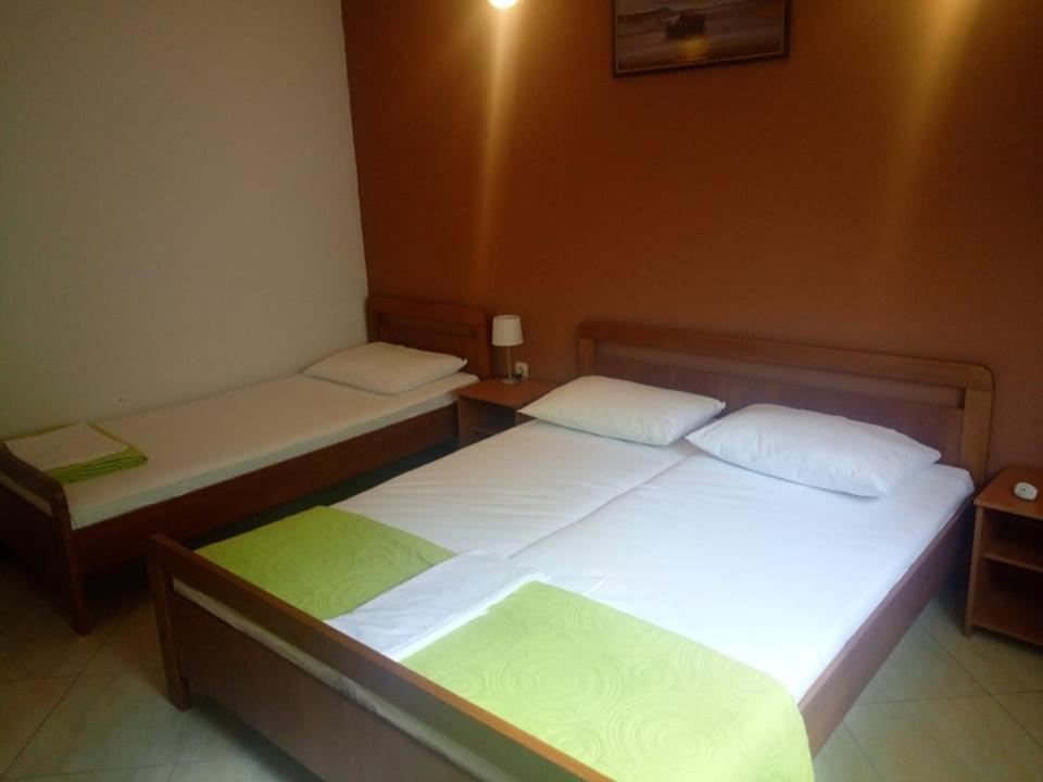 Apartments Salamun Biograd Na Moru Esterno foto