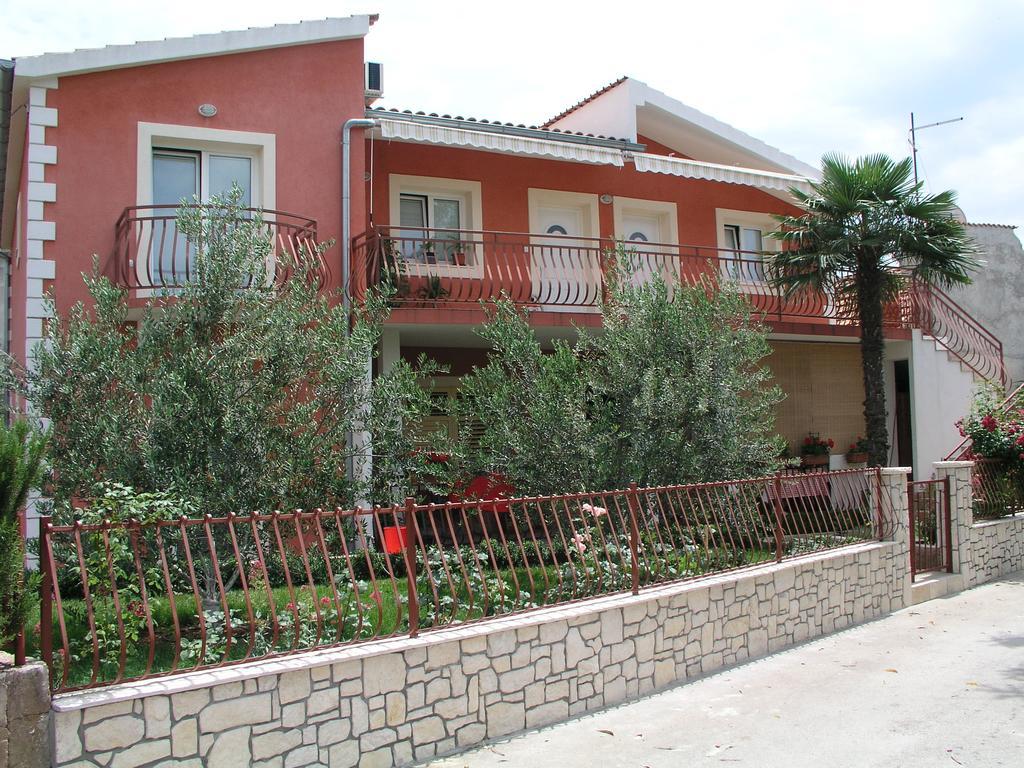 Apartments Salamun Biograd Na Moru Esterno foto